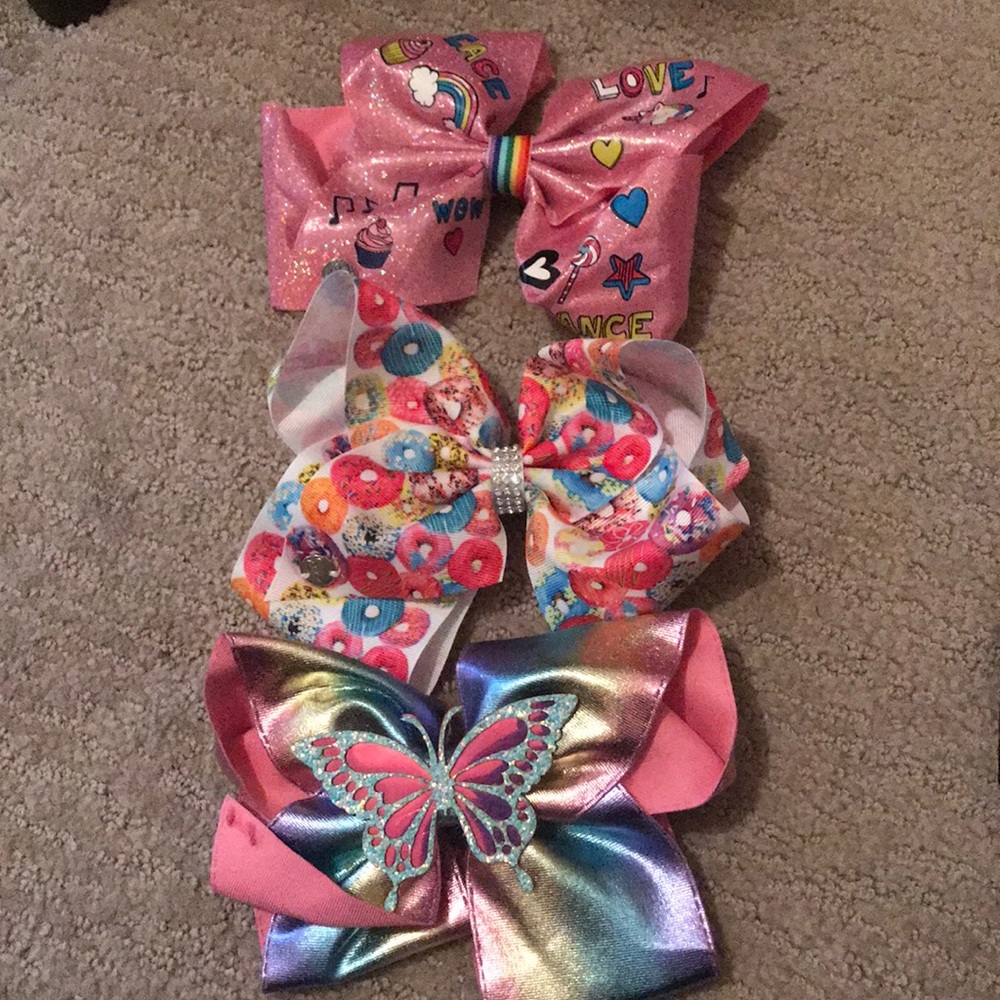 JoJo Siwa bows